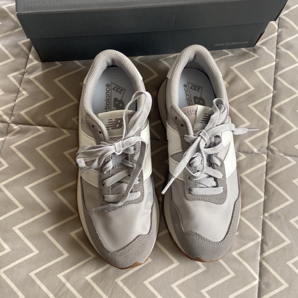 👟 Brand New Women’s NB Sneakers 👟 - Picture 5 of 6